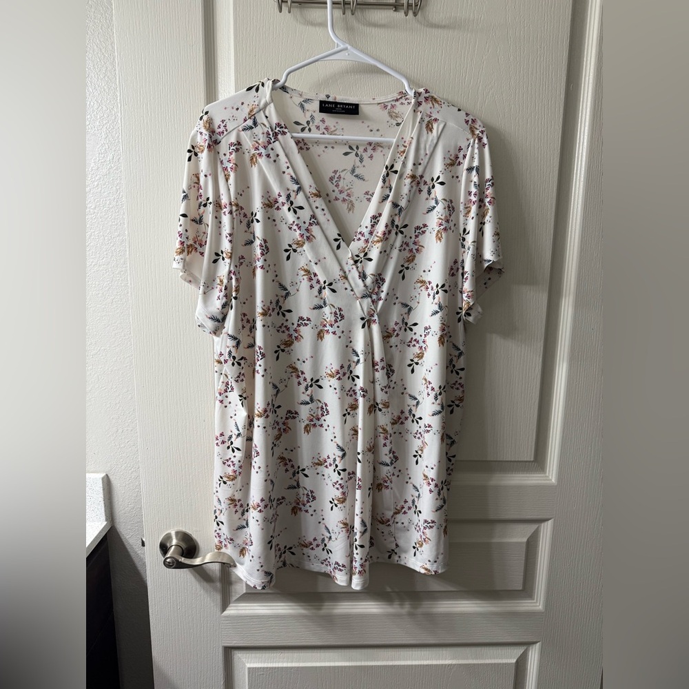 Lane Bryant 18/20 white patterned blouse